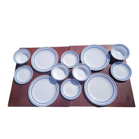 SOLD- Corelle 12 Piece Dinnerware Set Vintage - Picture 6 of 15